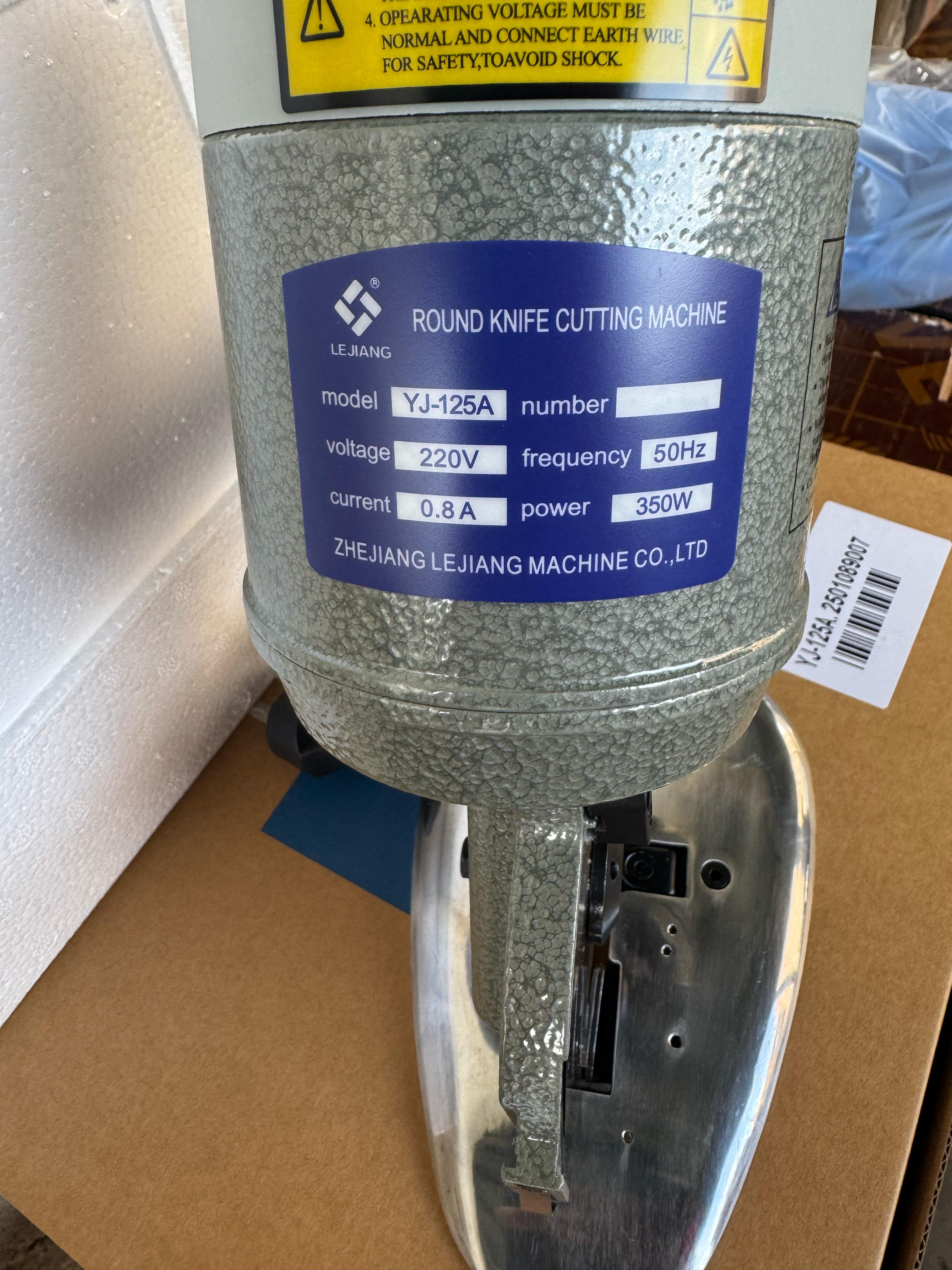 Round knife fabric cutter