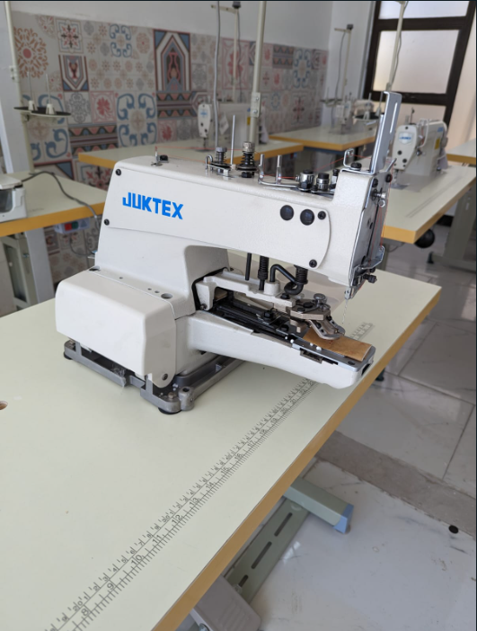 Juktex Button attaching machine