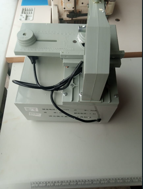 Curtain eyelet machine