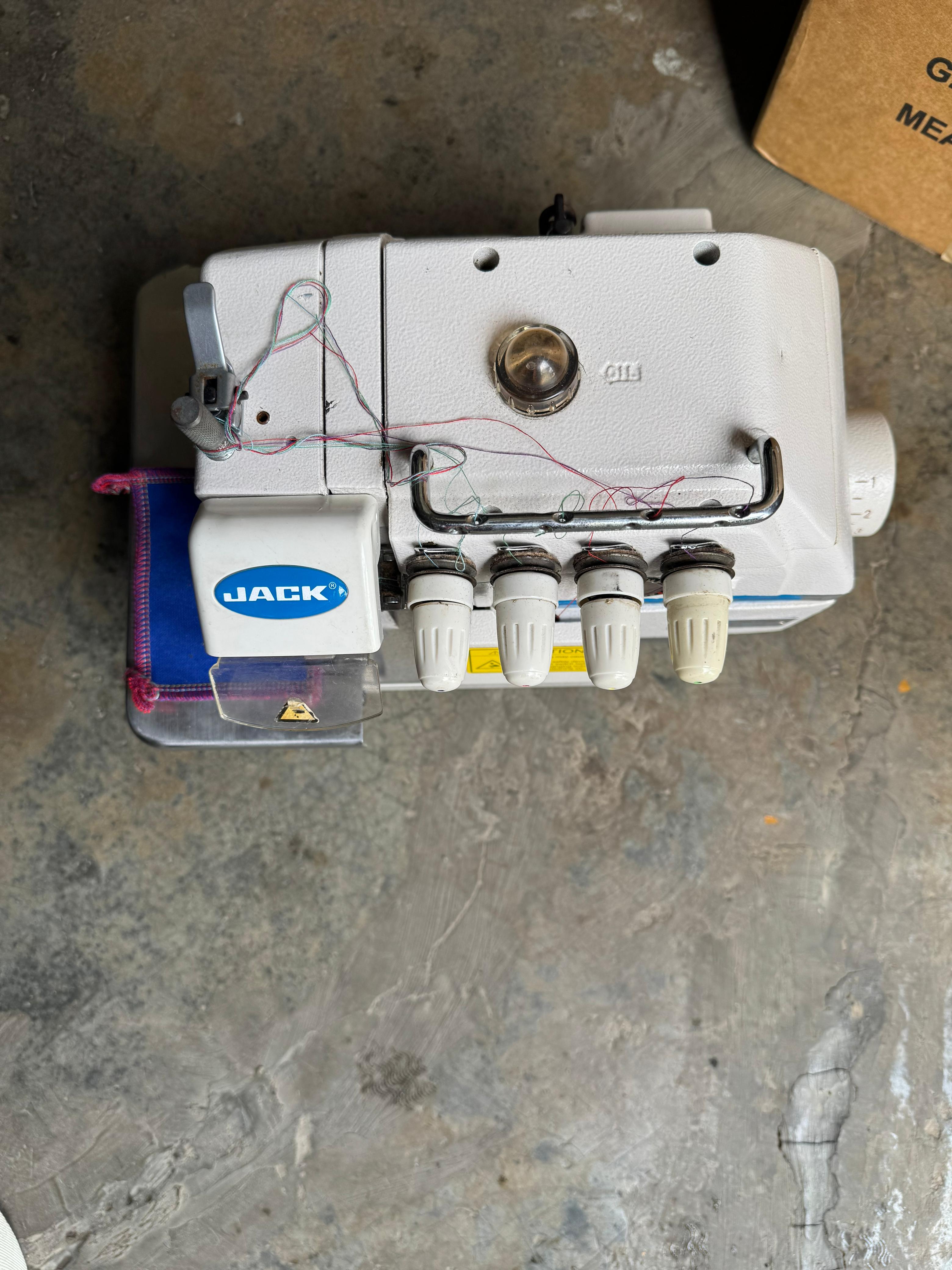 Refurbished JACK overlock machine